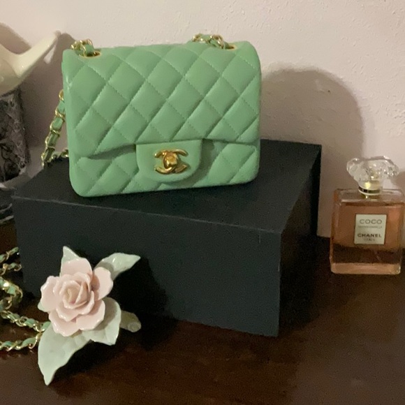 20S Chanel Square mini flap bag 17 cm gold hardware - Picture 2 of 11